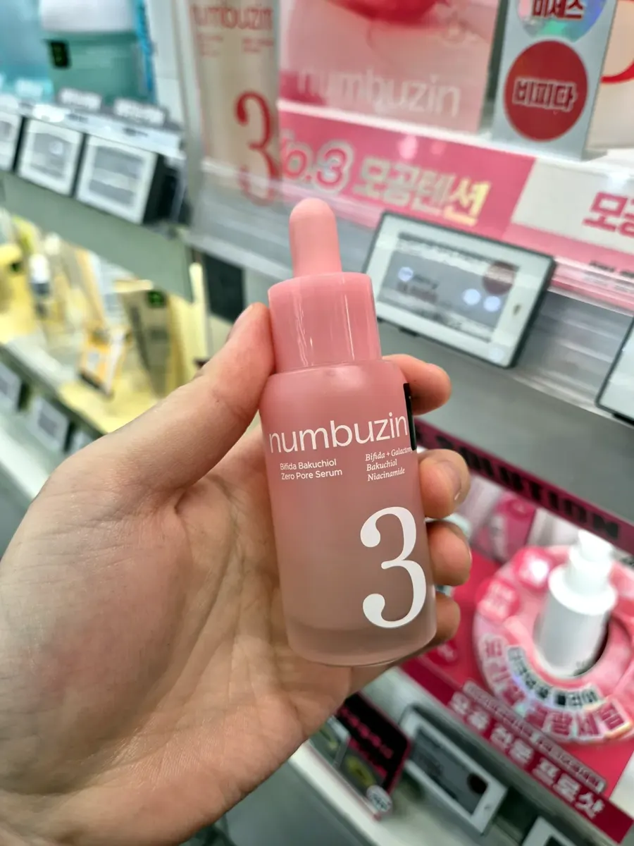 numbuzin No.3 Bifida Bakuchiol Zero Pore Serum with niacinamide held at Olive Young